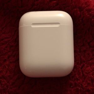 Apple AirPod case with right AirPod (2nd gen)